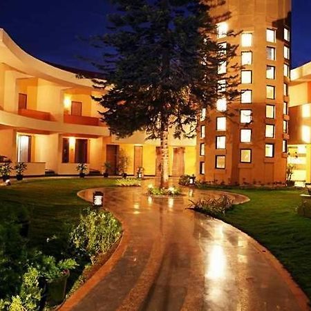 Sahil Sarovar Portico ロナバラ エクステリア 写真