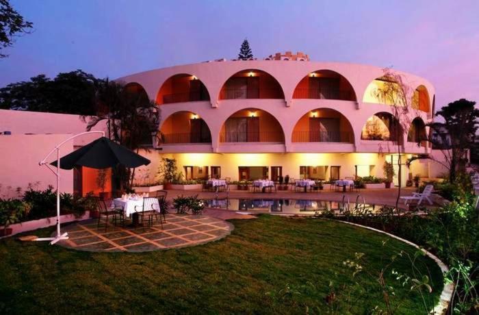Sahil Sarovar Portico ロナバラ エクステリア 写真