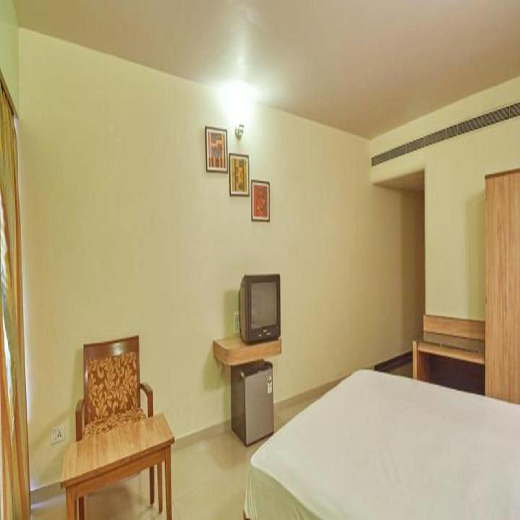 Sahil Sarovar Portico ロナバラ エクステリア 写真