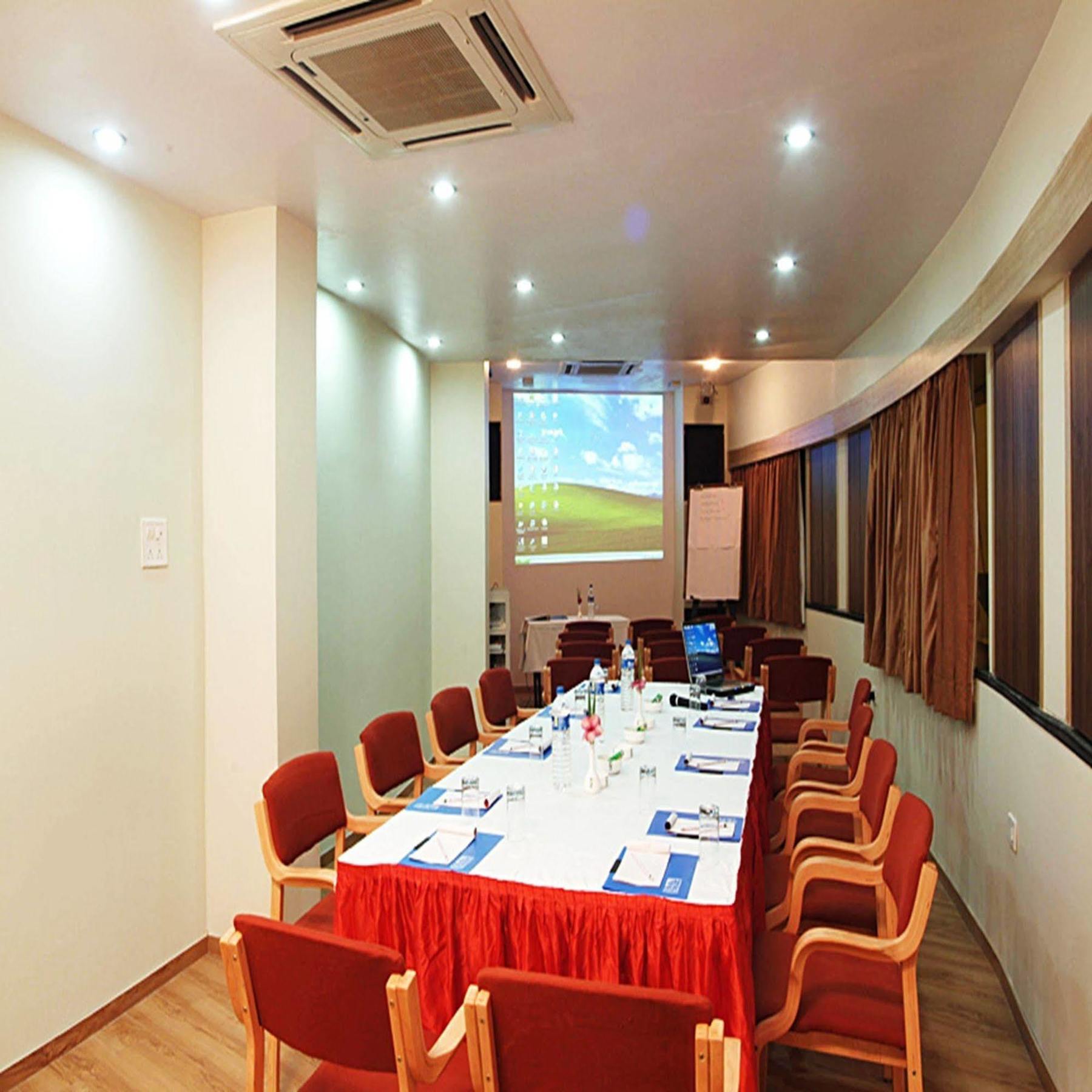 Sahil Sarovar Portico ロナバラ エクステリア 写真