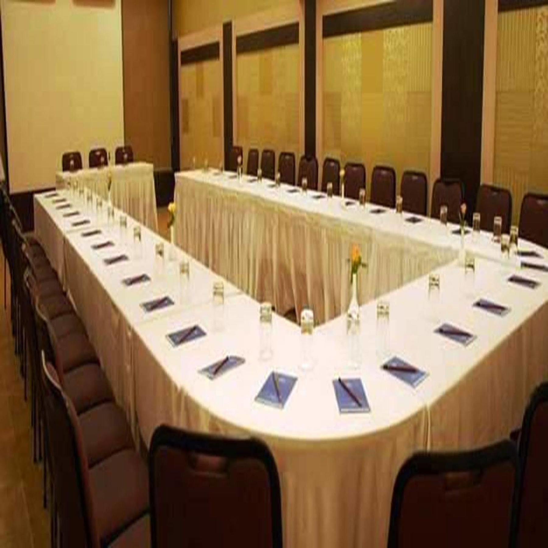 Sahil Sarovar Portico ロナバラ エクステリア 写真