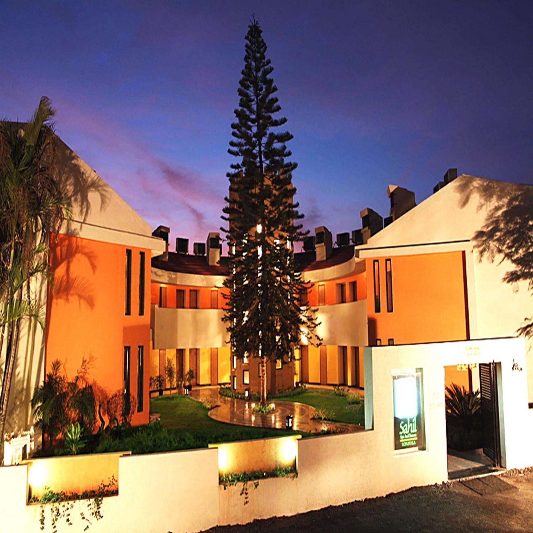 Sahil Sarovar Portico ロナバラ エクステリア 写真