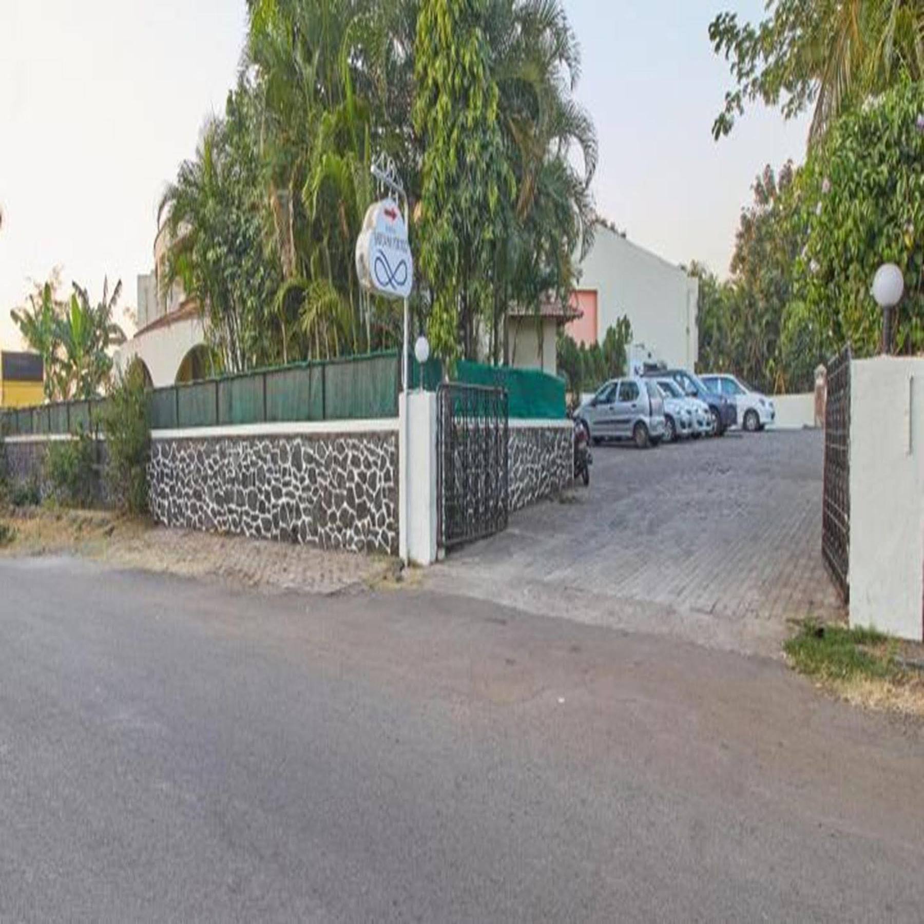 Sahil Sarovar Portico ロナバラ エクステリア 写真