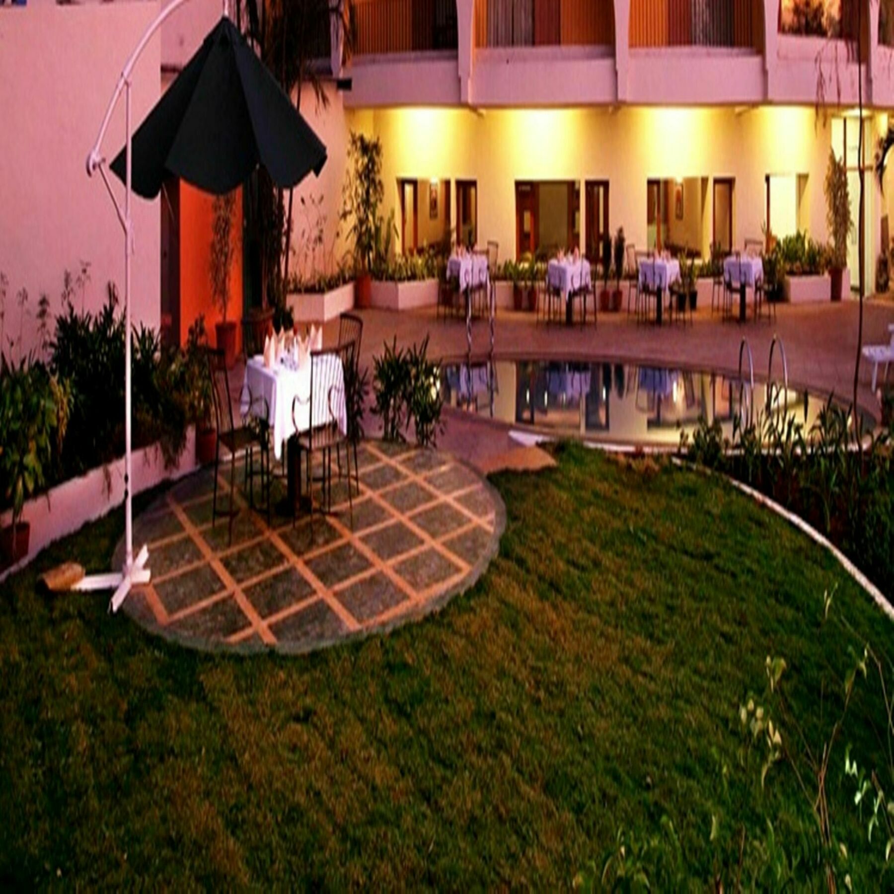 Sahil Sarovar Portico ロナバラ エクステリア 写真